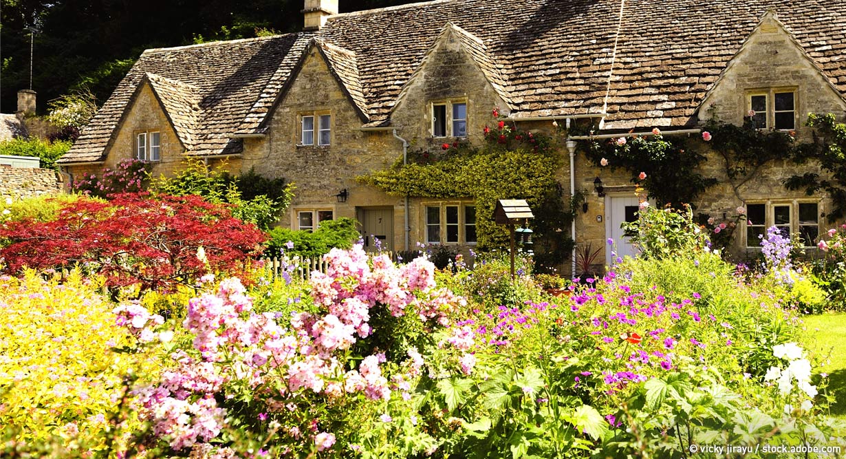 header-cottage-garten-1230x667 Cottagegarten vor einer Häuserfront