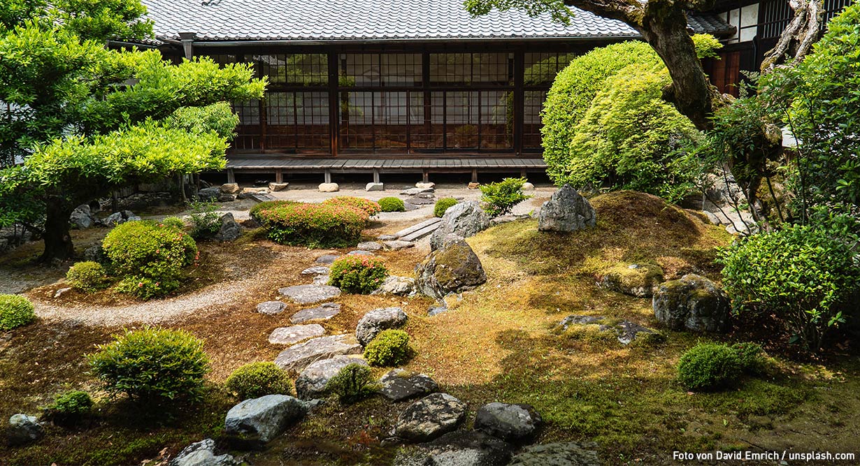 header-japanischer-garten-1230x667 Japanischer Garten mit Steinweg