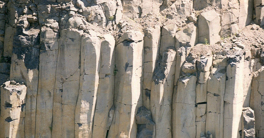 16-saeulenbasalt-steinrbuch-2 Säulenbasalt im Steinbruch