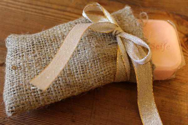 19-jutesack-geschenkbeutel-4 Jutesack wird als Geschenkbeutel genutzt