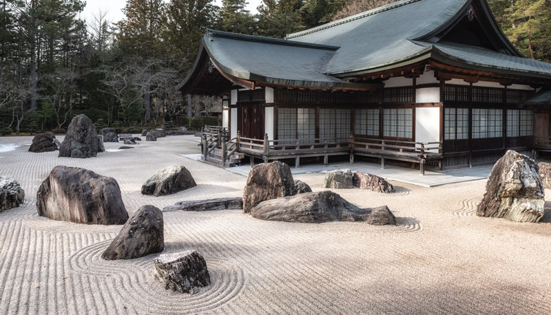 72-traditioneller-zen-garten Traditioneller japanischen Steingarten mit Haus