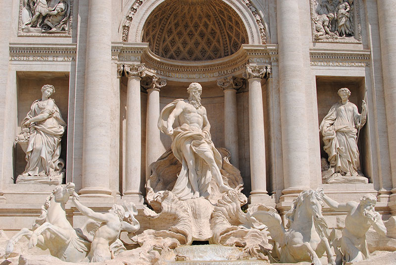 54-trevi-brunnen-marmor-und-travertin Marmorskulpturen und Marmorsäulen vor Gebäude