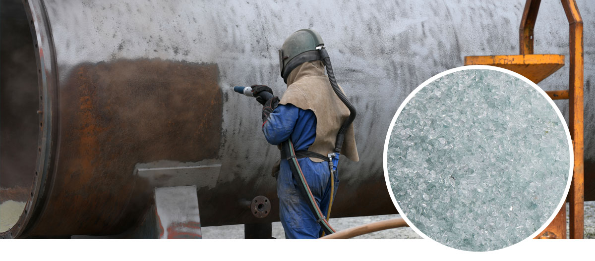93-glasgranulat Rostiges Metall wir mit Glasgranulat abgestrahlt