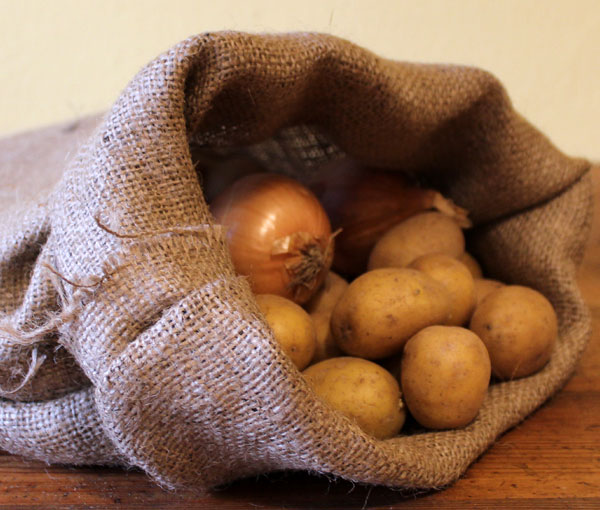 19-jutesack-kartoffeln-kontrast-3 Kartoffeln im Jutesack