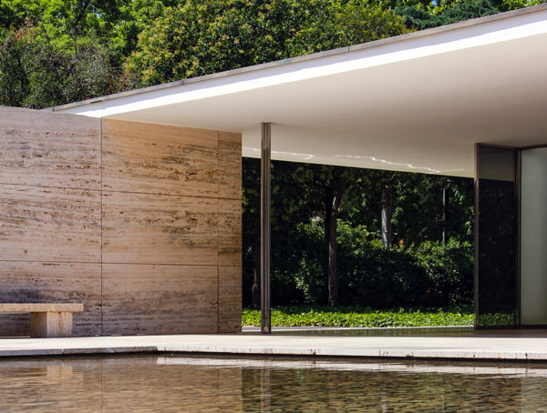 29-sichtbeton-wasser-moderner-garten-1 Betonwand als Sichtschutz für einen Pool